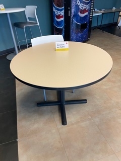 Round Table In Café (Qty: 1)