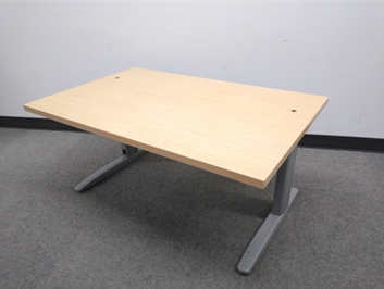 KI Desk, 47", Maple