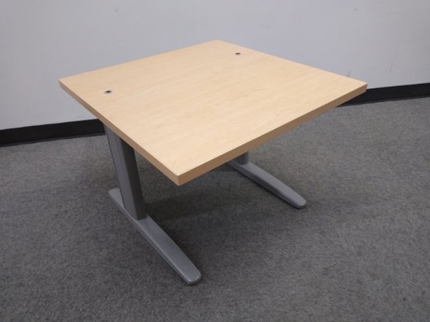 KI Desk, 30", Maple