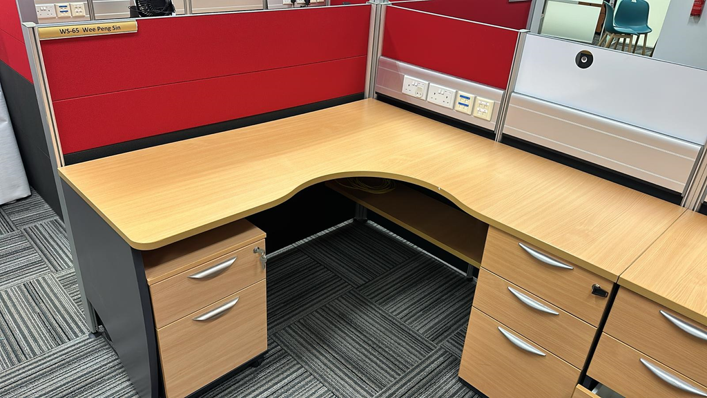 L-shape Table with workstation
