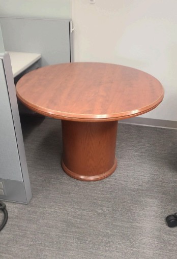 Round table 42" diameter