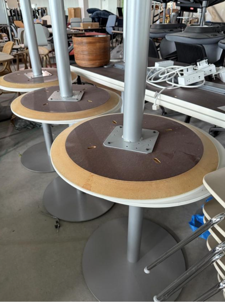 20” Bar Height Round Table