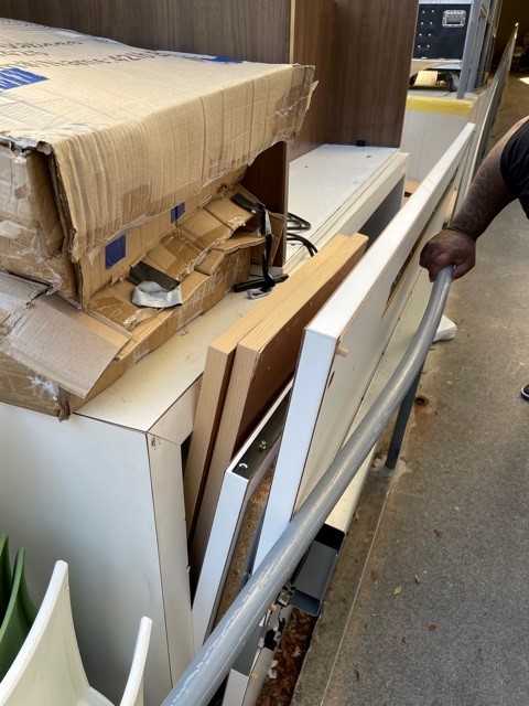 Communal Table 8' - 8'x4'