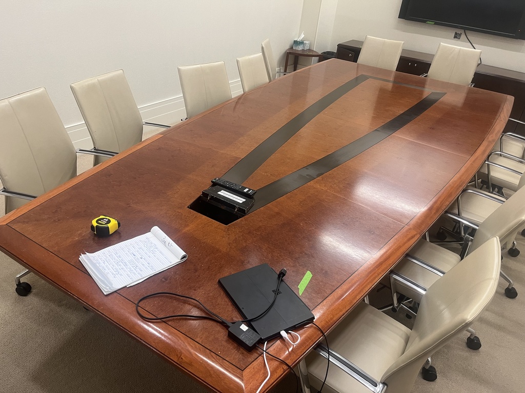 Conf. Table (Boat Shapped) *Fair Condition*