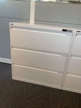 3 Drawer Lateral Filing Cabinet / Filière trois tiroirs Noki Artopex de 36 pouces de large
