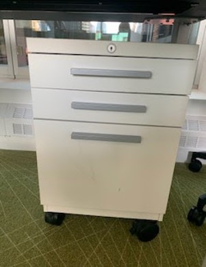 3 Drawer Storage Pedestal / Caisson 3 tiroirs de 15 pouces de large x 18 pouces de profond