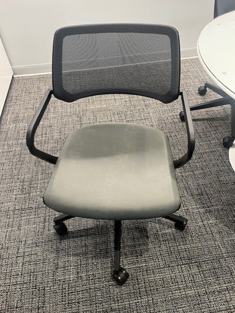 GREY ROLLING CHAIR