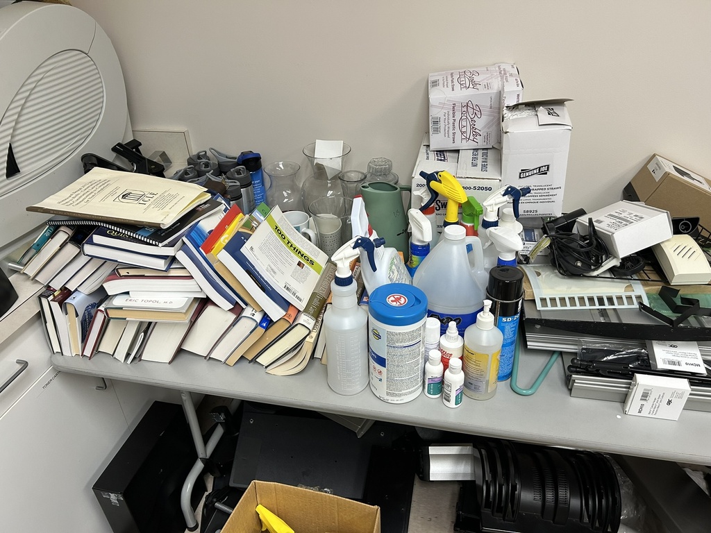 Misc Items (books, vases, cleaning supplies, etc.)