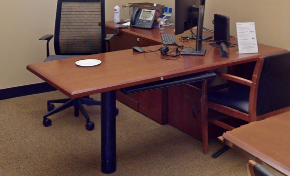 L-Shaped Desk: 72x48