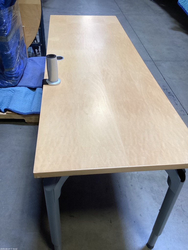 7124 TEKNION TABLE WITH GROMMET HOLE