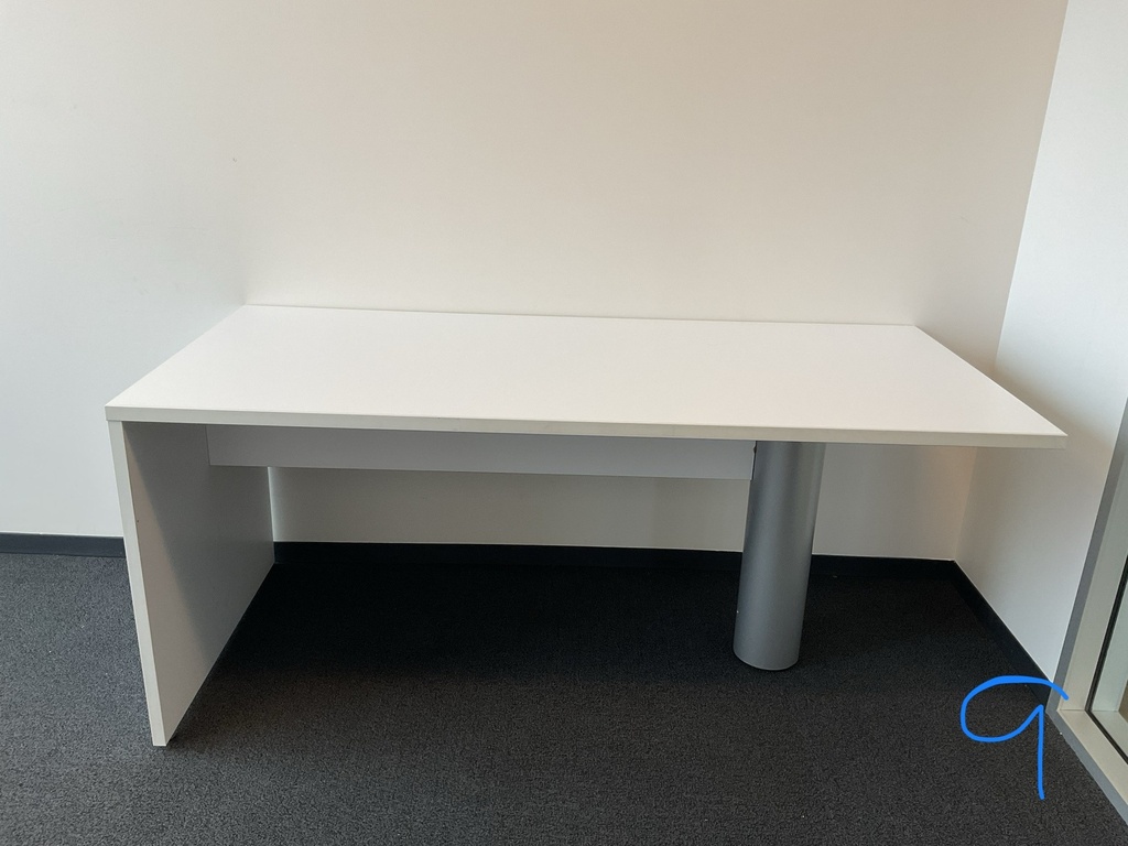 Peninsula Table