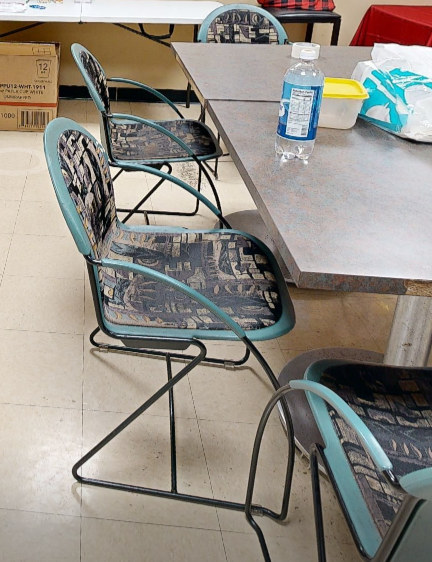 Camp chair with arms