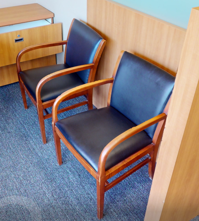 Black guest chair with arms