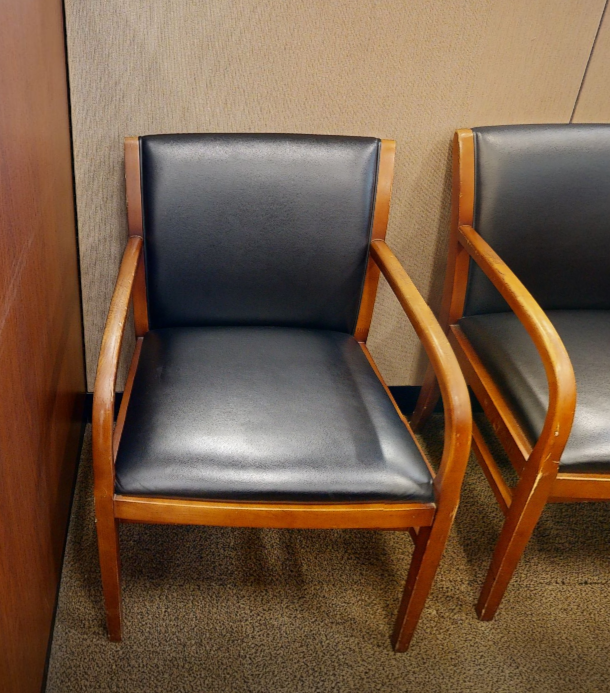 Black guest chair with arms