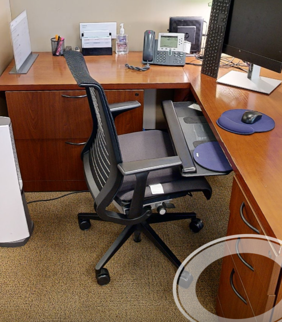 Task chair with arms