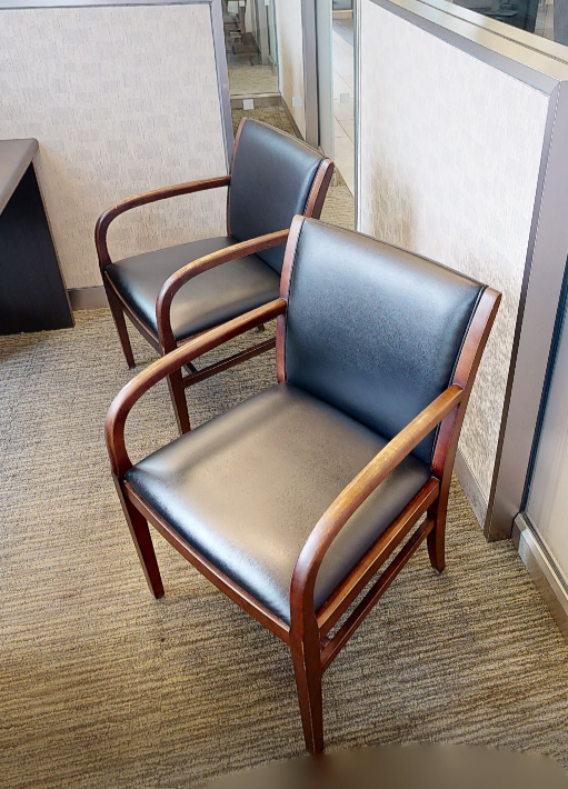 Black guest chair with arms