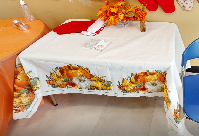 Rectangle folding table