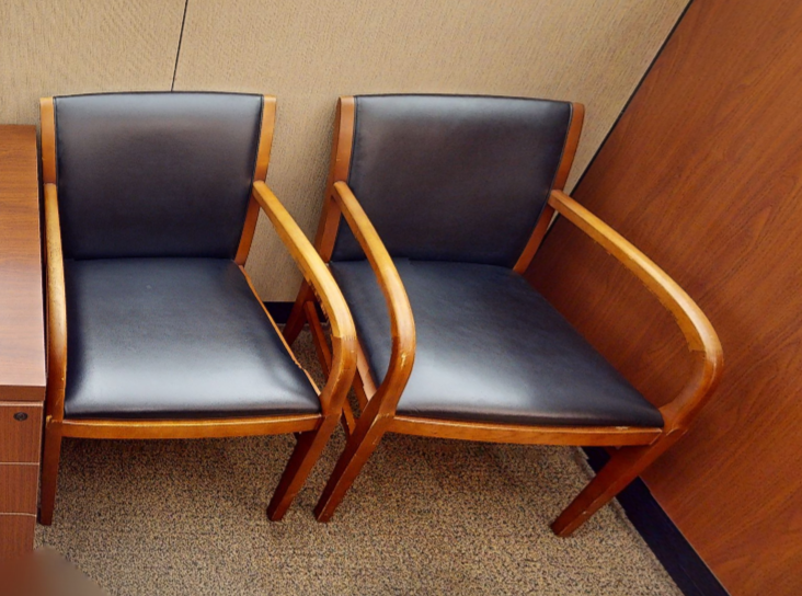 Black guest chair with arms