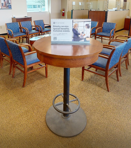 Standing round table