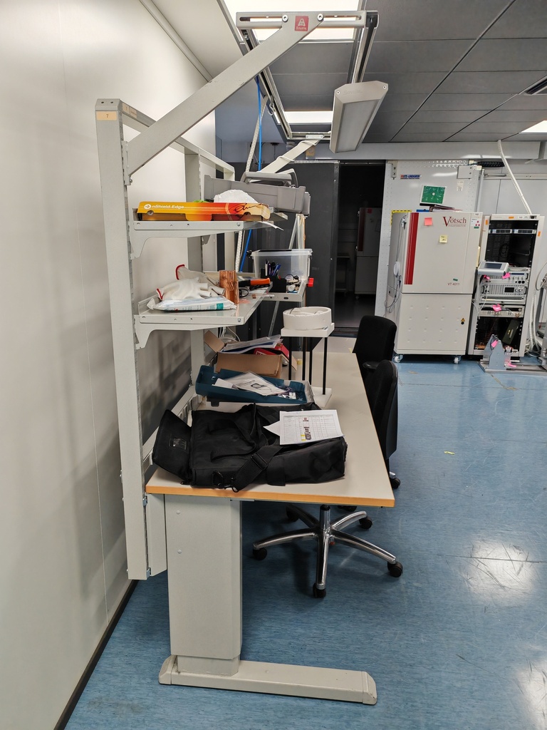 Laboratory Desk, Electric w/ Shelf