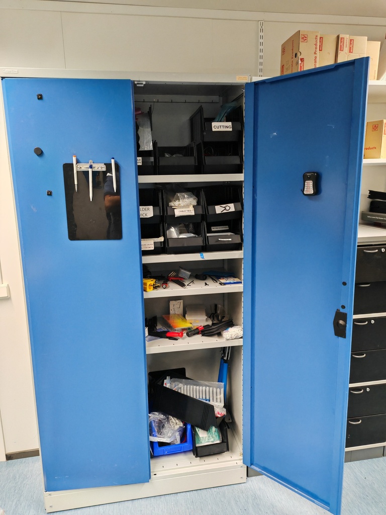 Metallic Cupboard Sovella