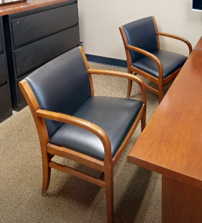 Black guest chair with arms