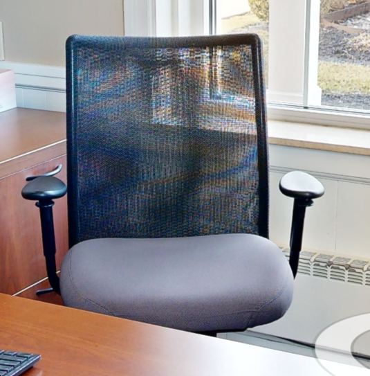 Task chair with arms
