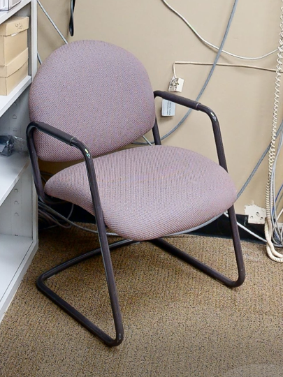 Lilac guest chair with arms
