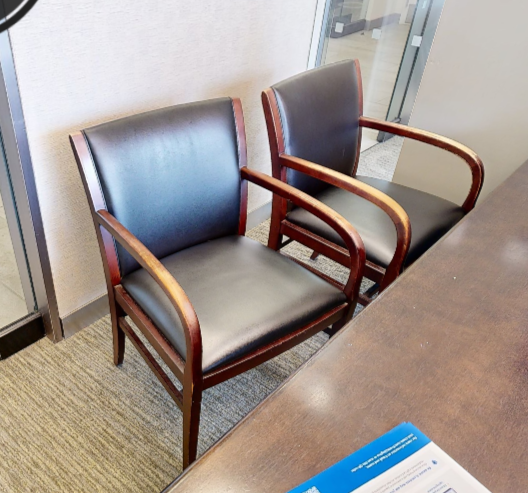 Black guest chair with arms