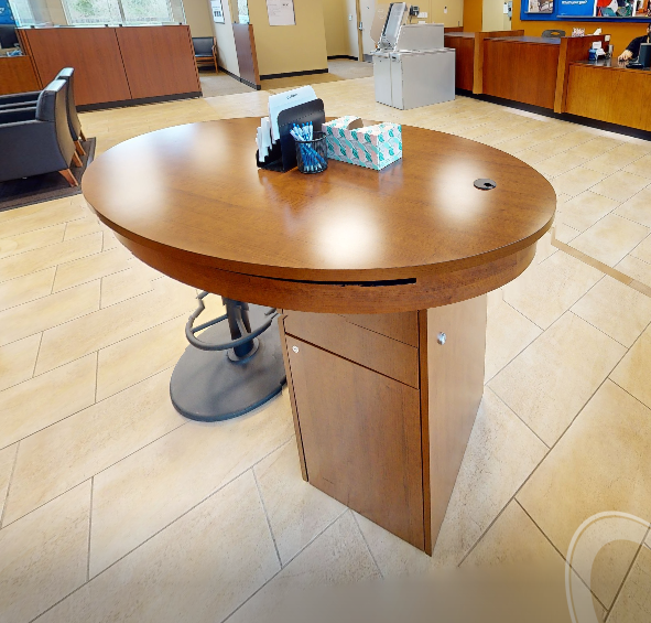 Pedestal desk