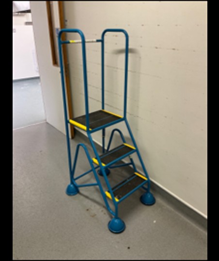 Portable kitchen steps 