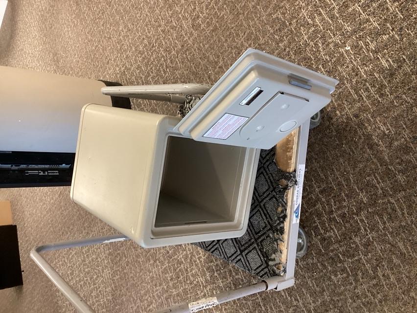 Safe, Combination (missing support leg)