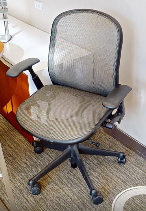 Task chair with arms