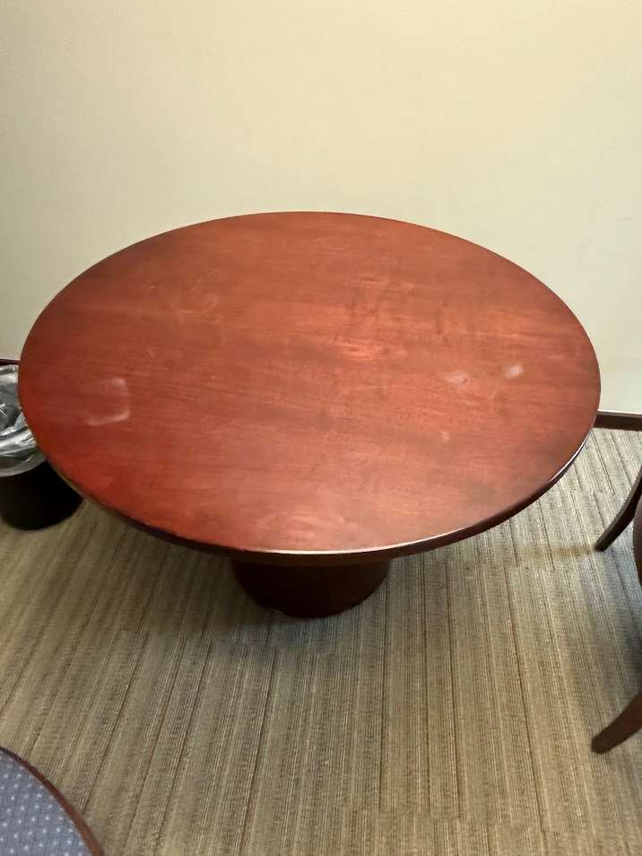WOOD ROUND TABLE 