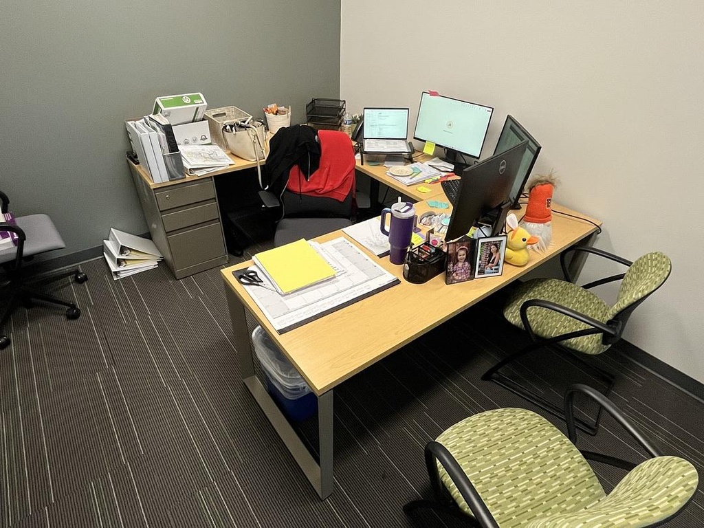 Desk (LR)