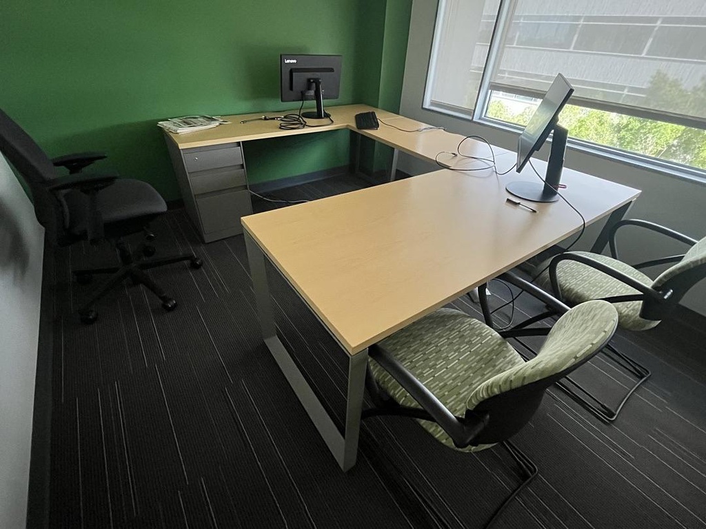 Desk (LR)