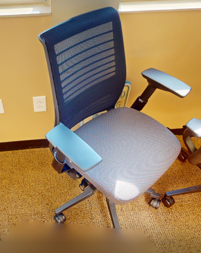 Task chair with arms
