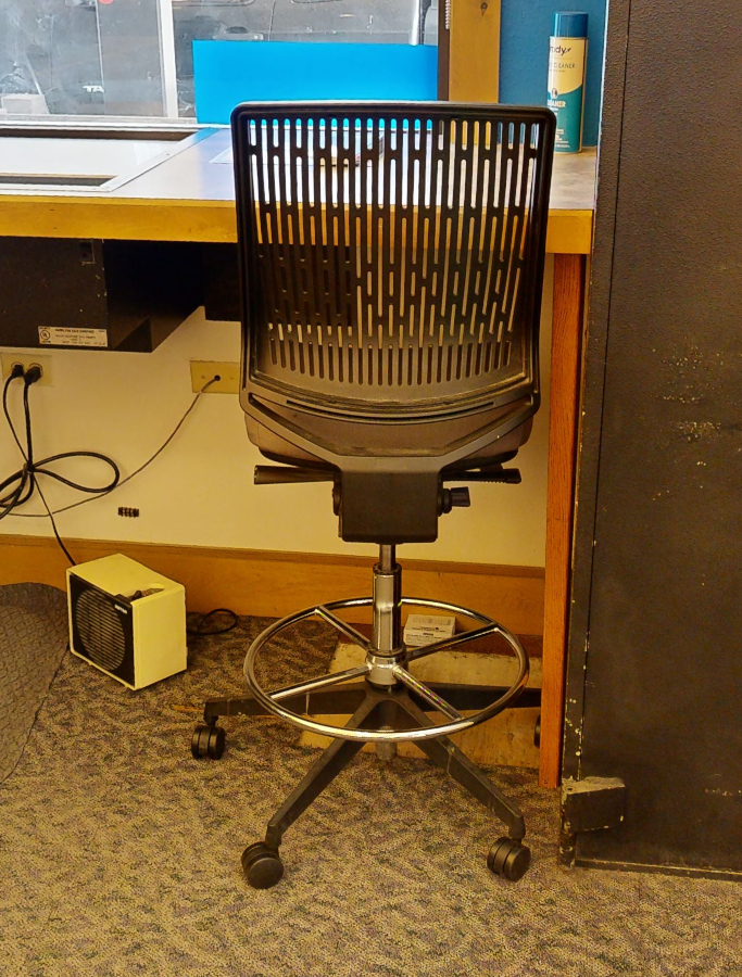 Task Stool 3