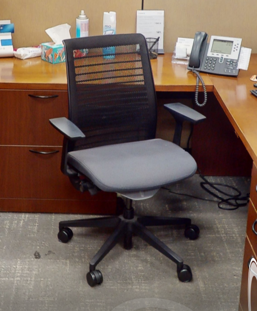 task chair with arms