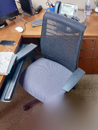 Task chair with arms