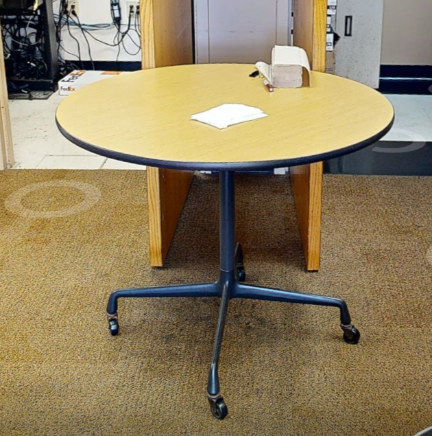 Mobile round meeting table