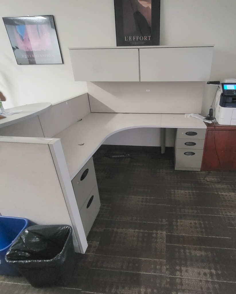 L shape desk w/hoverhanging comp+ped w/m