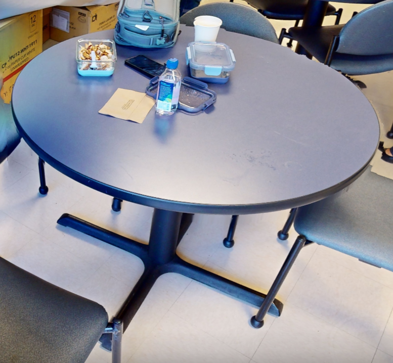 Round break table