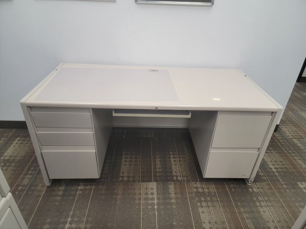 5 drawers desk