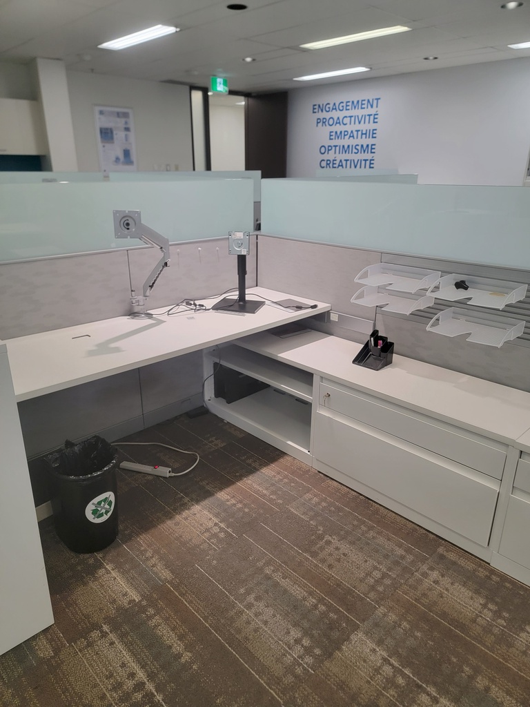 L shape desk -white/w-glass