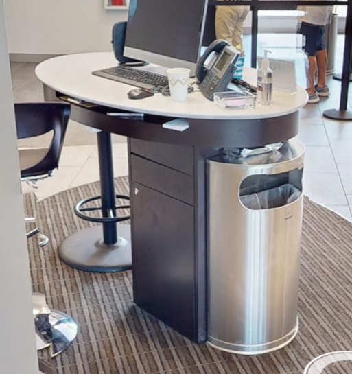 Pedestal desk