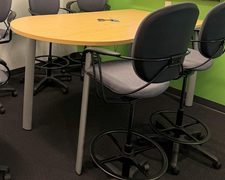 Huddle Table