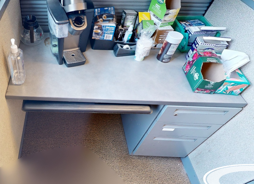 Pedestal desk