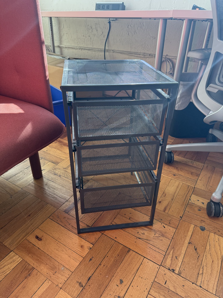 Mesh Pedestal