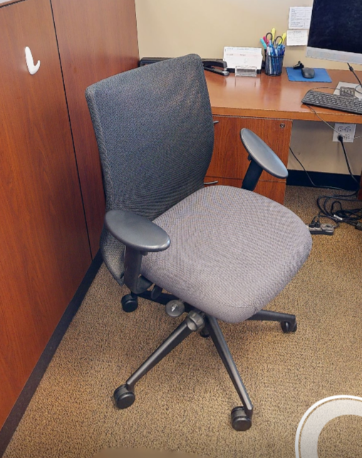 Task chair with arms